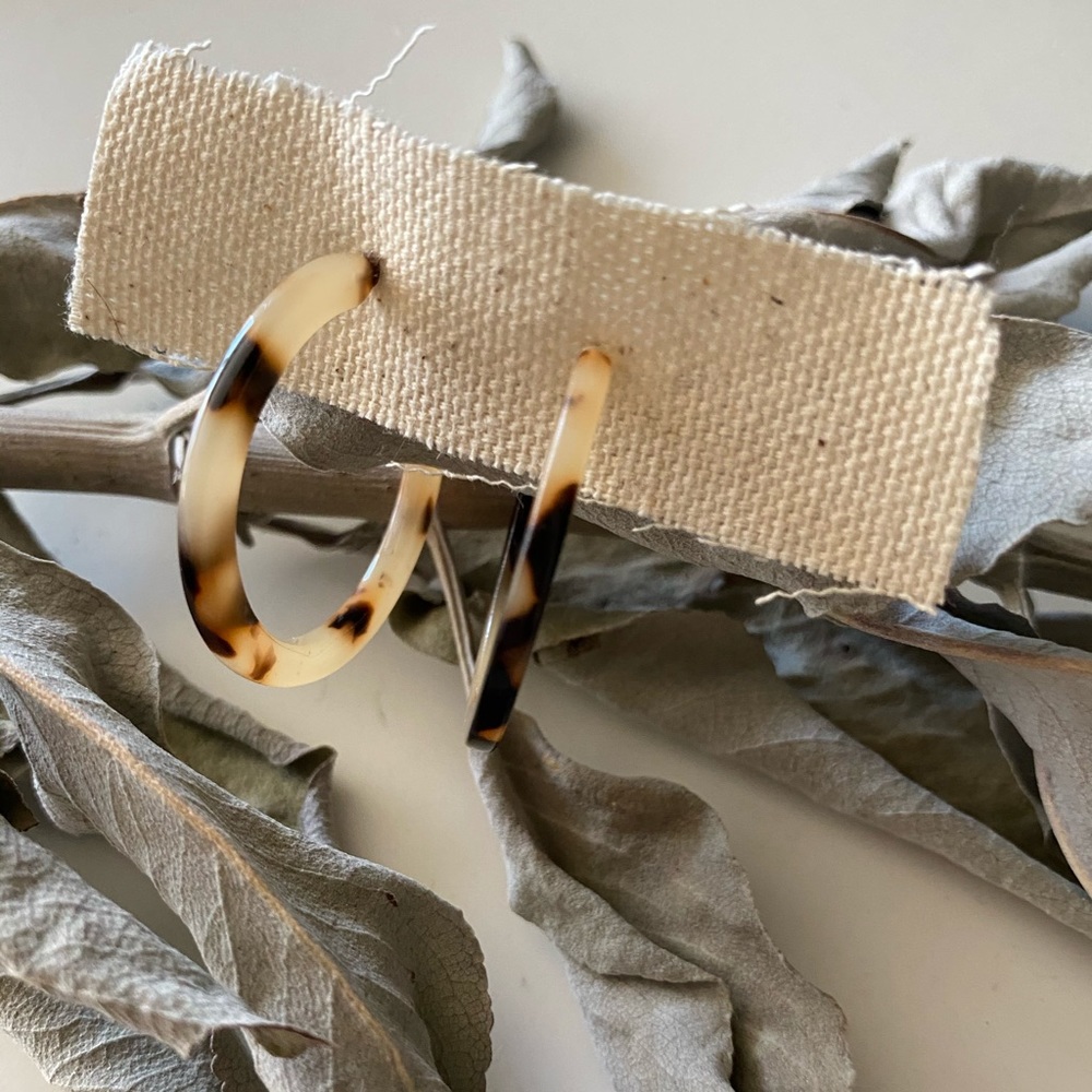 Light Tortoise Hoop Earrings